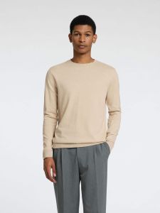 selected-miesten-neule-berg-crew-neck-hiekka-1