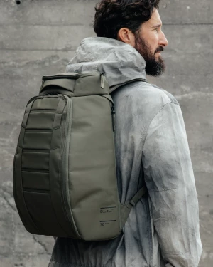 DB Miesten Reppu, HUGGER BACKPACK 30L NOS Armeijanvihreä